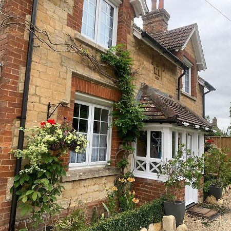 Sunshine Cottage Studley  Extérieur photo