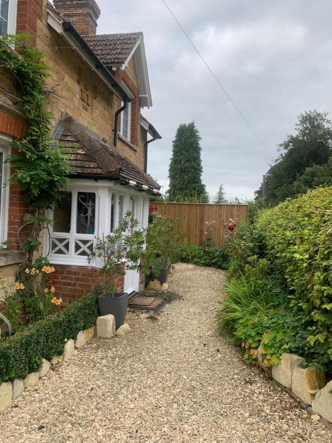 Sunshine Cottage Studley  Extérieur photo