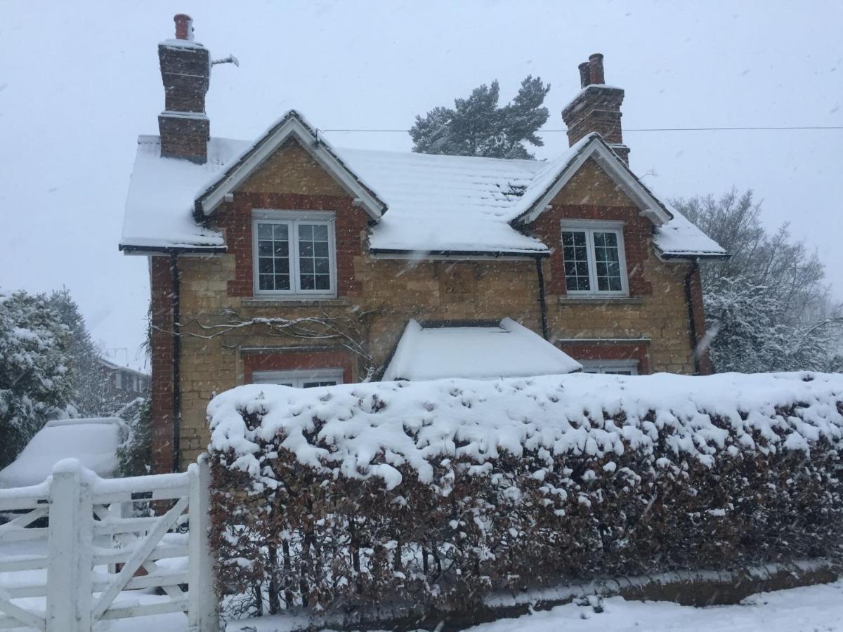 Sunshine Cottage Studley  Extérieur photo